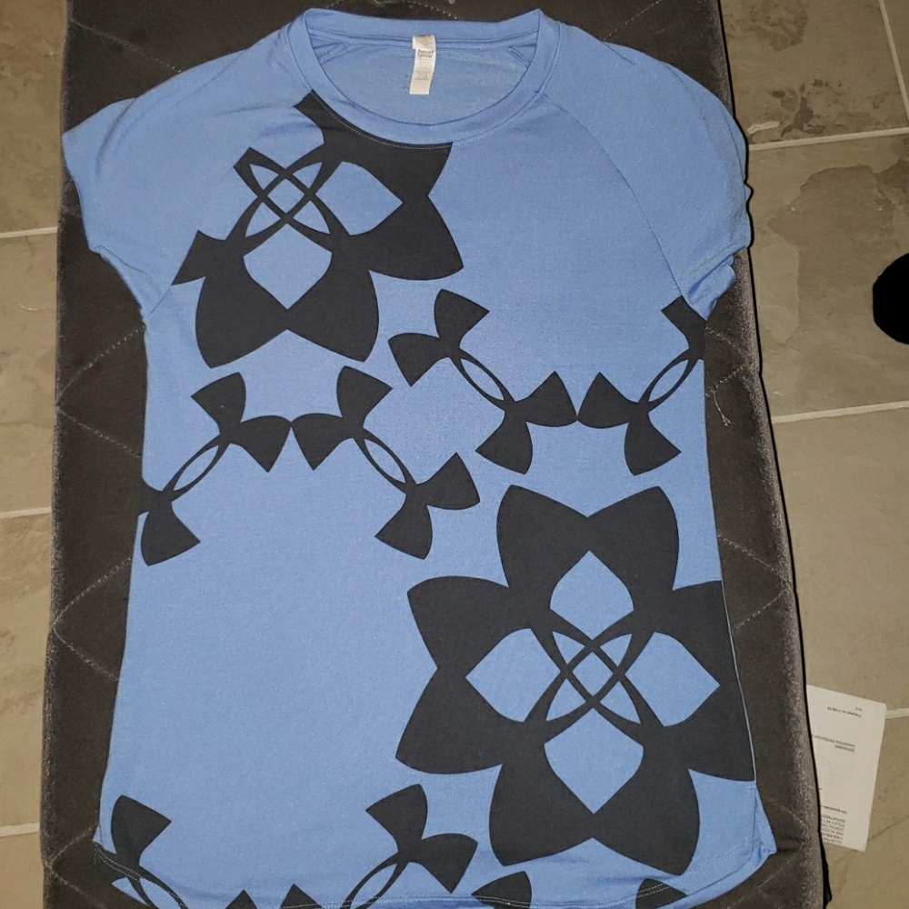 Nwot under armour shirt